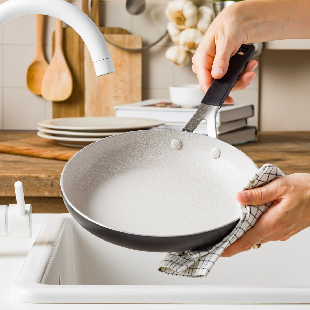 KitchenAid Cookware Coloured Aluminium Frying Pan, Pfas Free, Matt Black