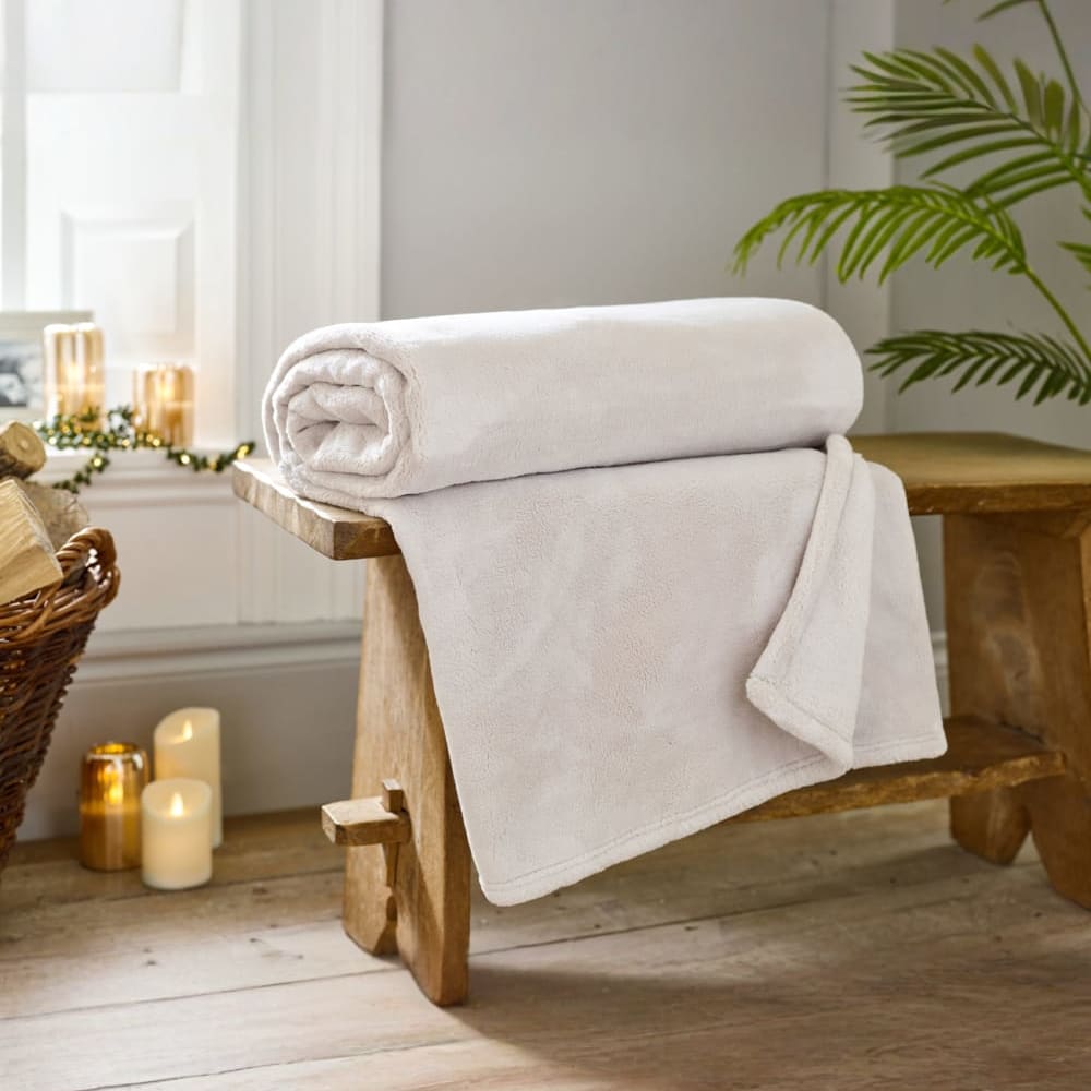 Coco Touch Flannel Throw – Luxury 140x180cm Ultra Soft Blanket | 140cm x 180cm | Cream