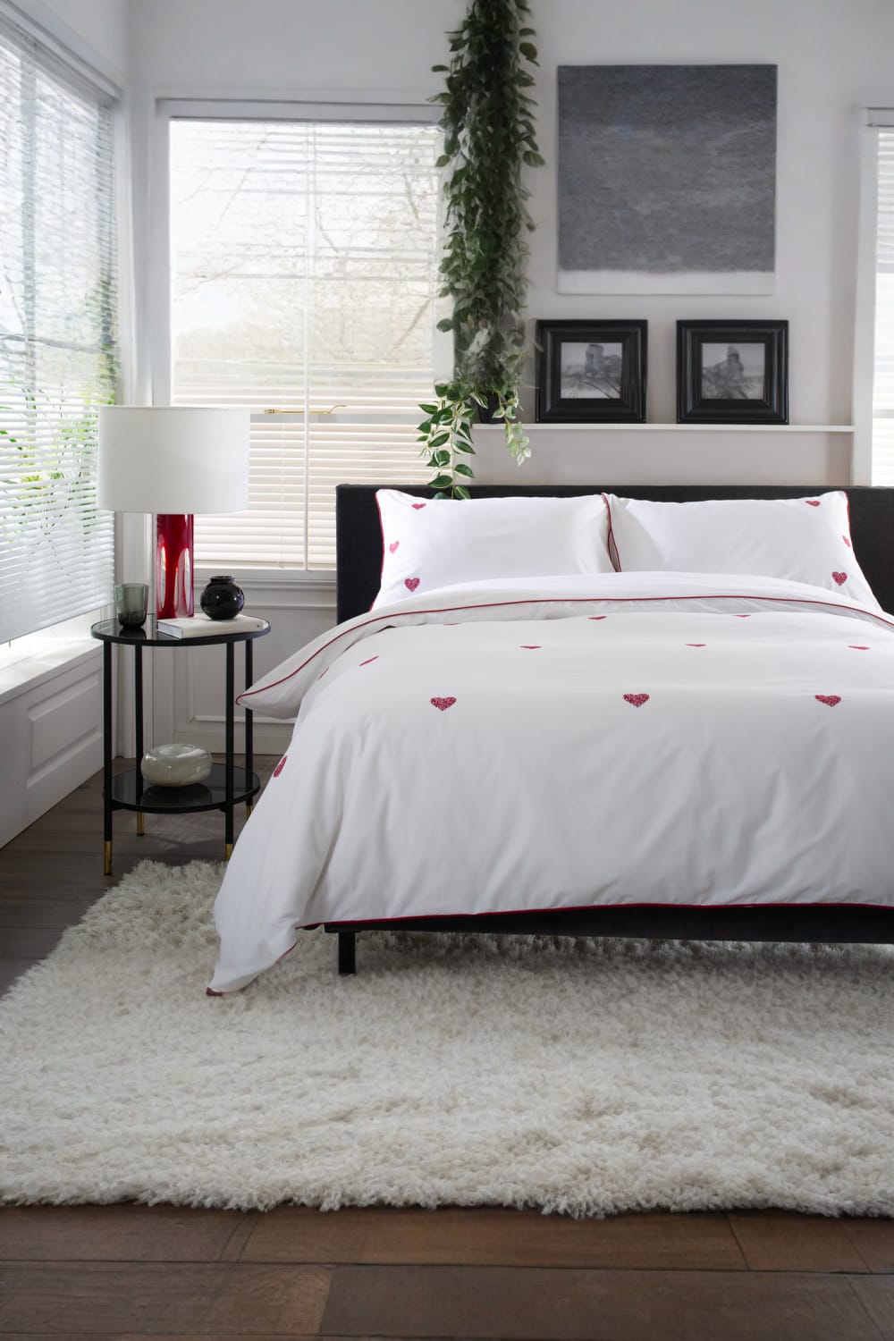 Embroidered Filigree Hearts Duvet Cover Set – 100% Cotton Bedding In White & Red | King | White