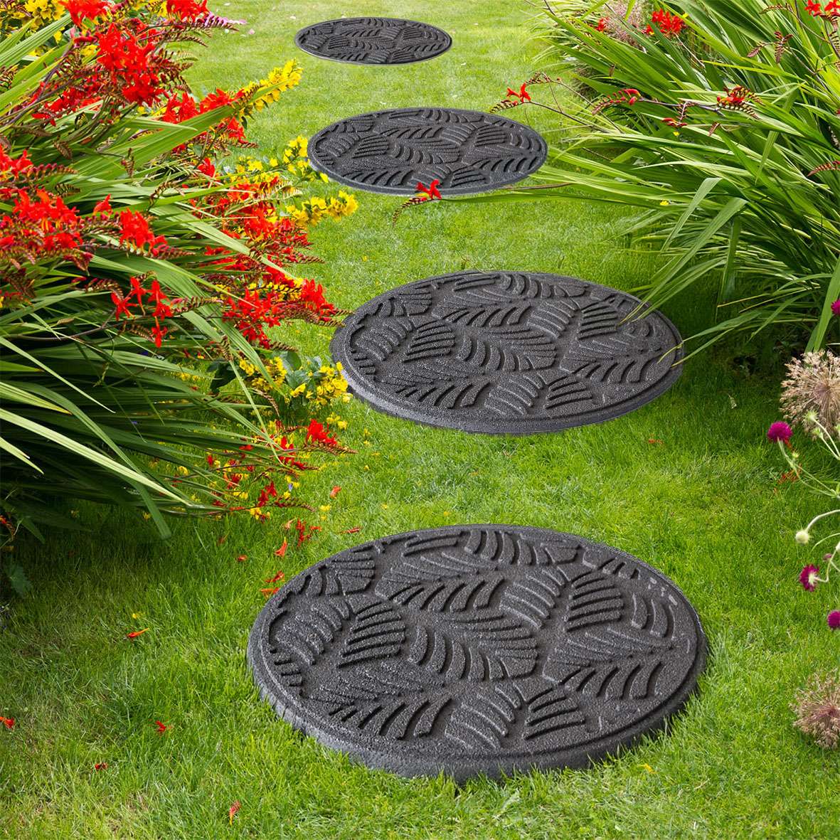 Rubber Garden Stepping Stones - Geo Leaf | Set of 4 | Grey