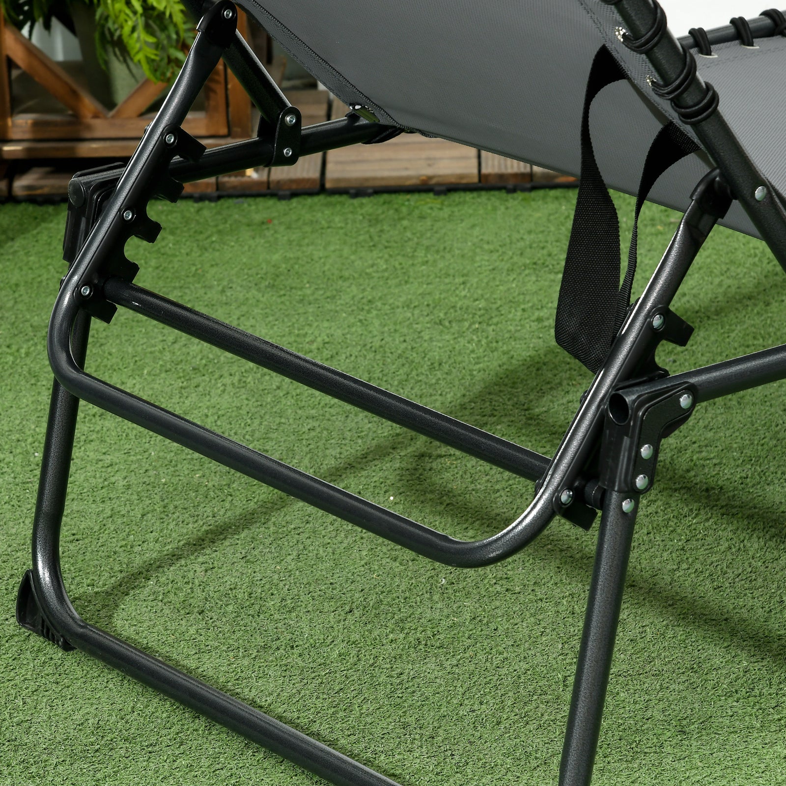 Folding Sun Lounge W/ Reading Hole