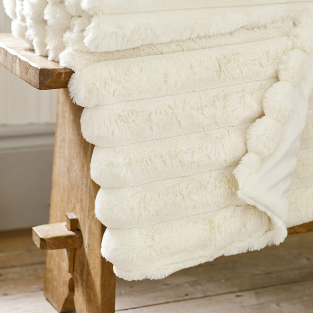 Kenwood Faux Fur Throw | 130cm x 170cm | Cream