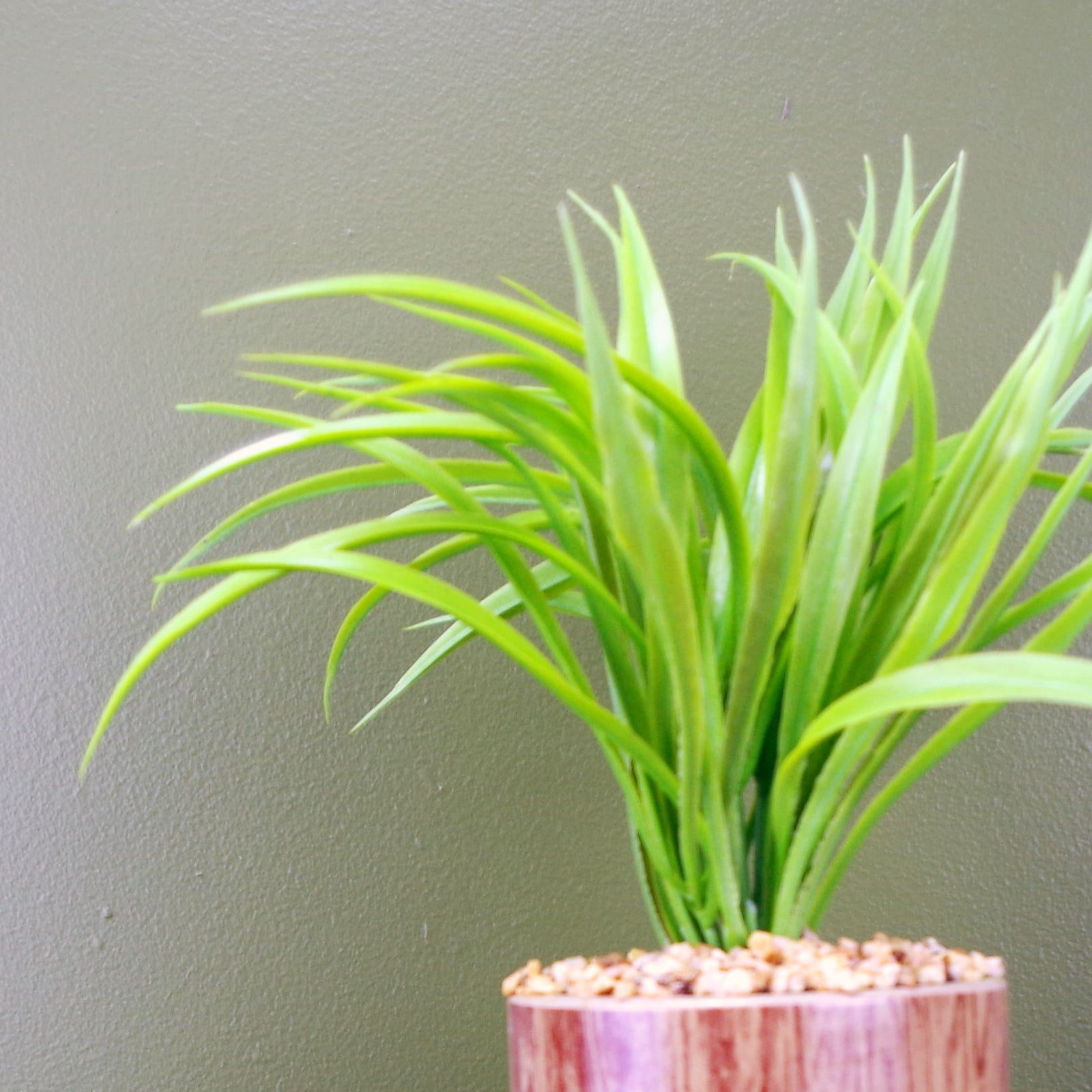 Artificial 35cm Grass Plant Contemporary Ceramic Planter Metal Stand