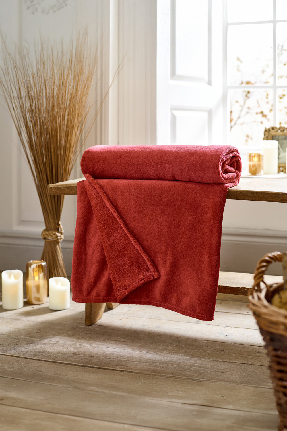 Snuggle Touch Solid Colour Fleece Throw – 140x180cm – Super Soft Plain Blanket | 140cm x 180cm | Crimson