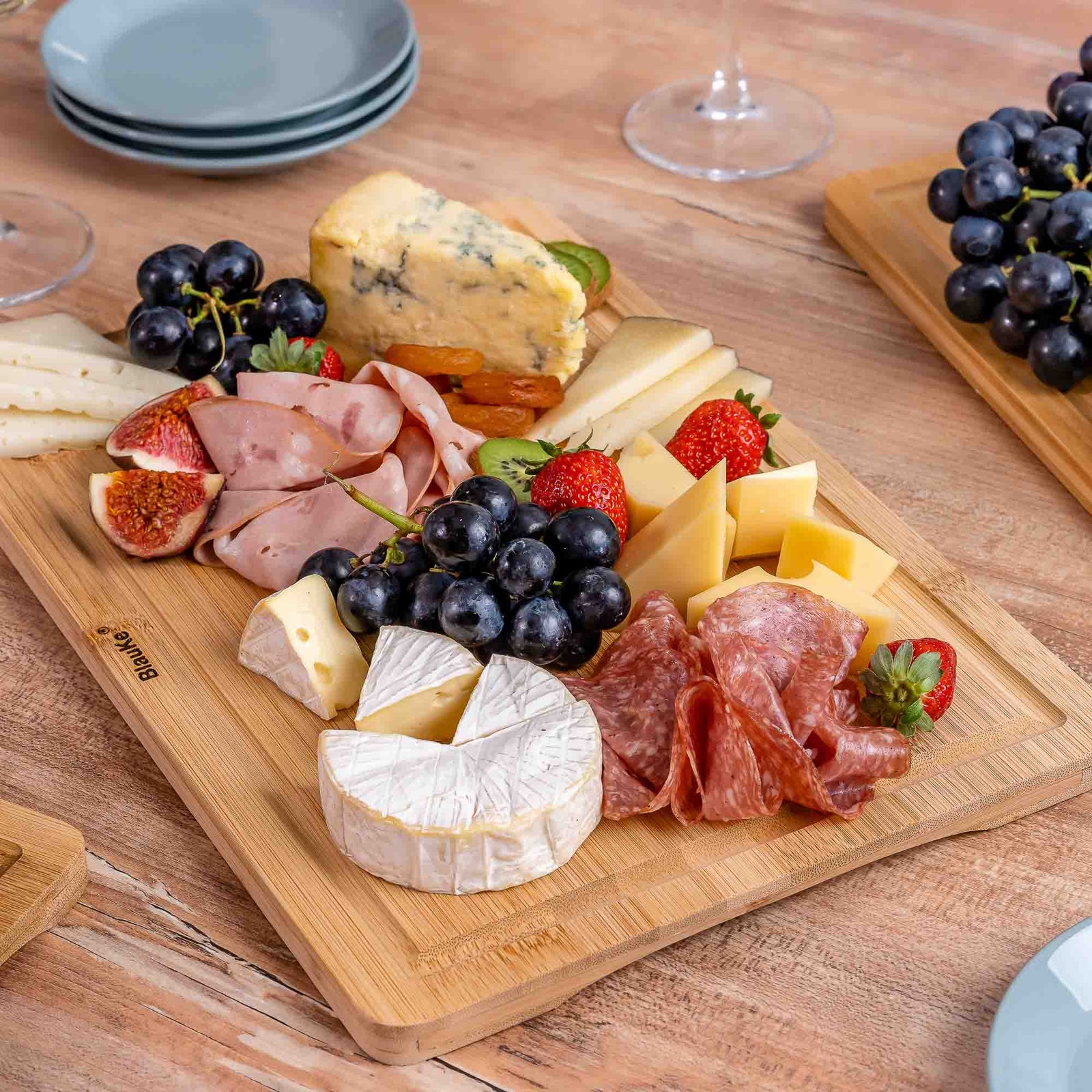BlauKe Wood Cutting Board For Kitchen - 38x25cm Large Bamboo Cutting Board With Juice Groove And Handles - Wooden Chopping Board