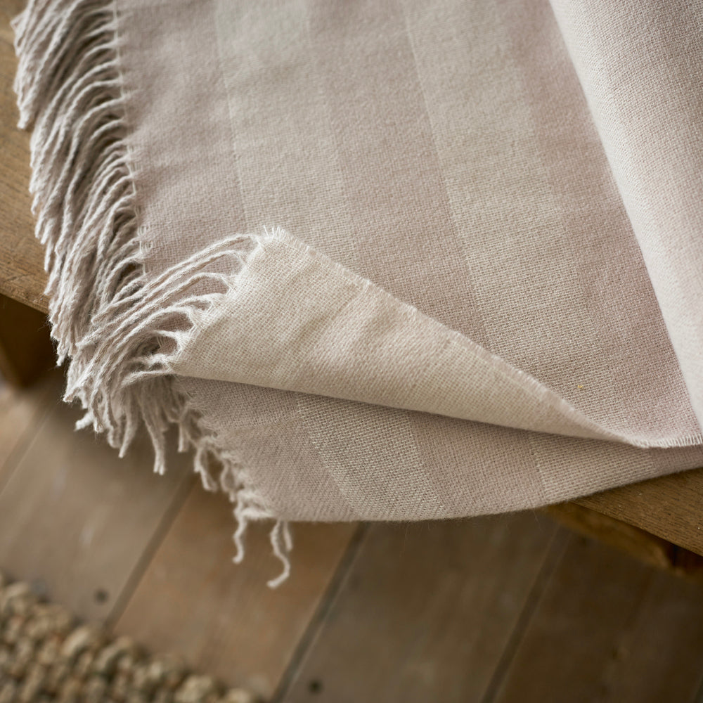Elgin Supersoft Yarn Dyed Jacqaurd Throw | 130cm x 160cm | Pink