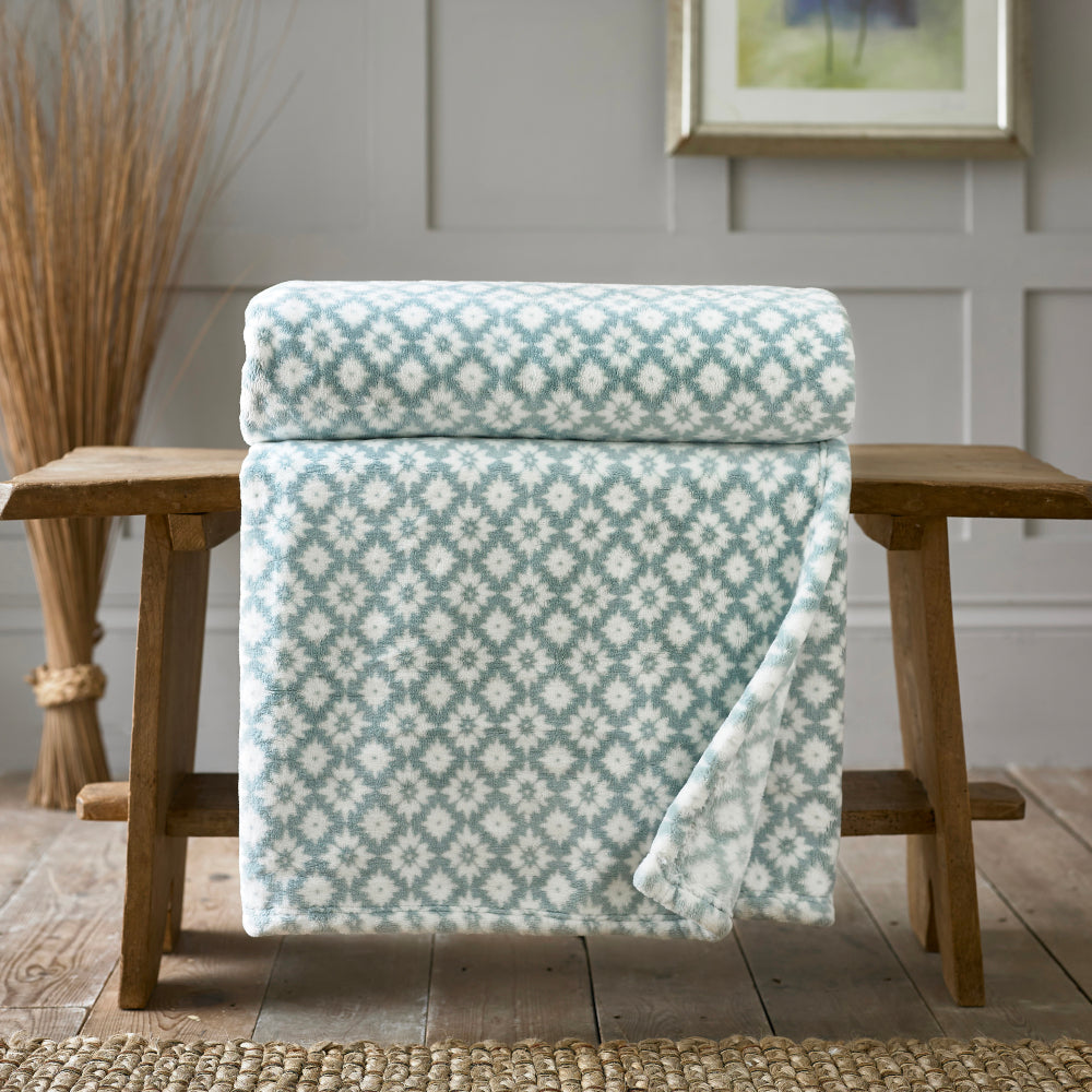 Harlington Printed Heavyweight Supersoft Fleece Throw | 150cm x 180cm | Green
