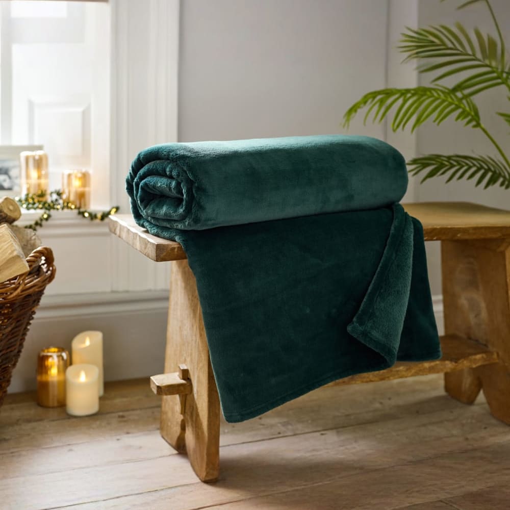 Coco Touch Flannel Throw – Luxury 140x180cm Ultra Soft Blanket | 140cm x 180cm | Pine