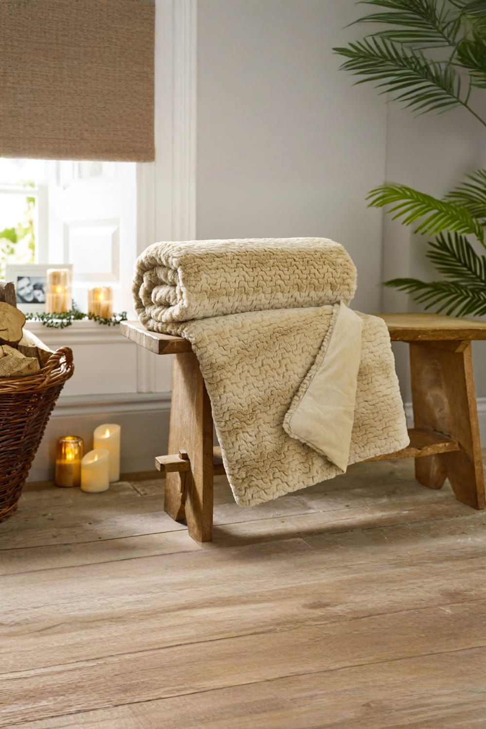 Ashridge Soft Faux Fur Throw 130x170cm – Elegant Textured Blanket | 130cm x 170cm | Cream