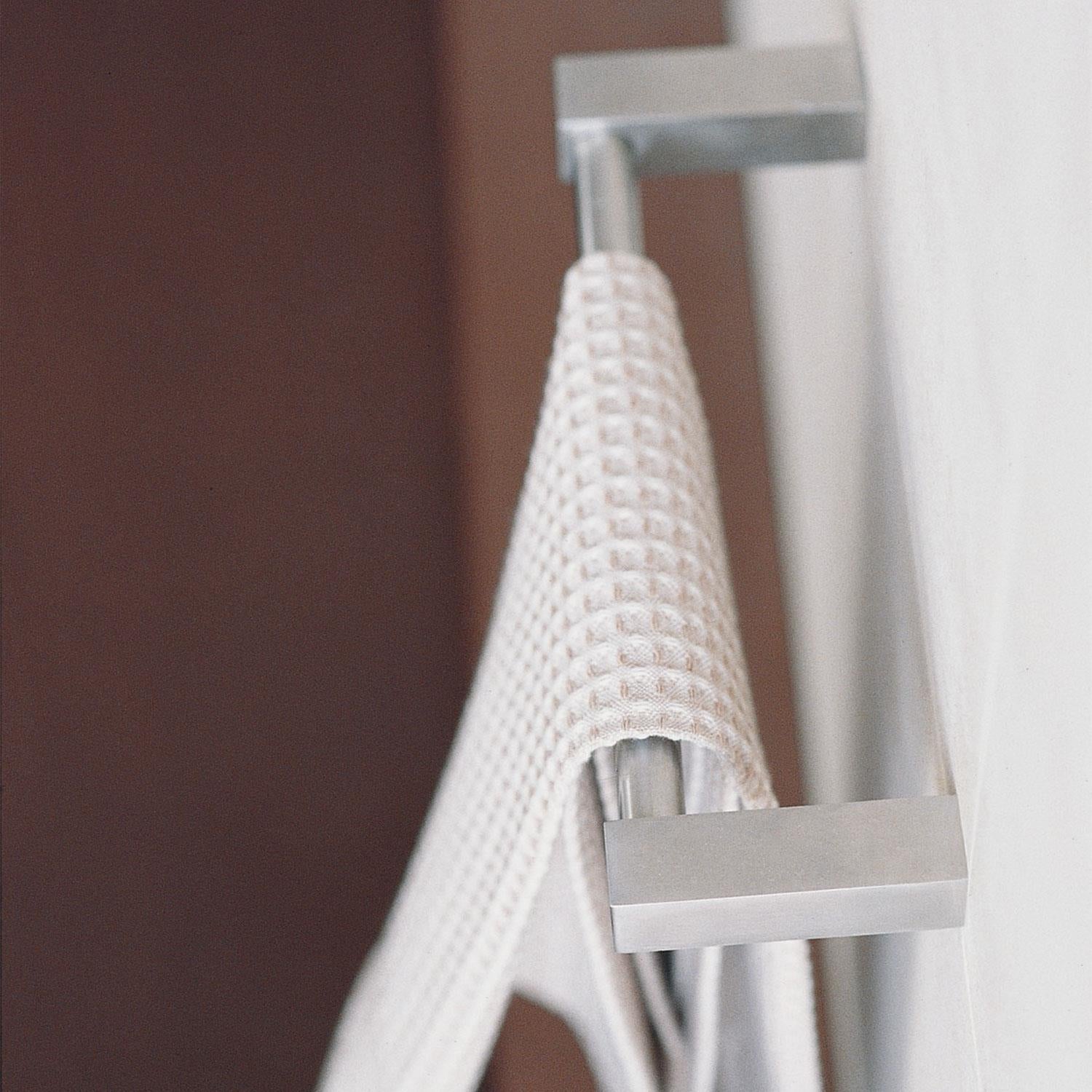 Towel Rail, Silver Gloss, Wall-mounted, 30 Cm. Collection Metric