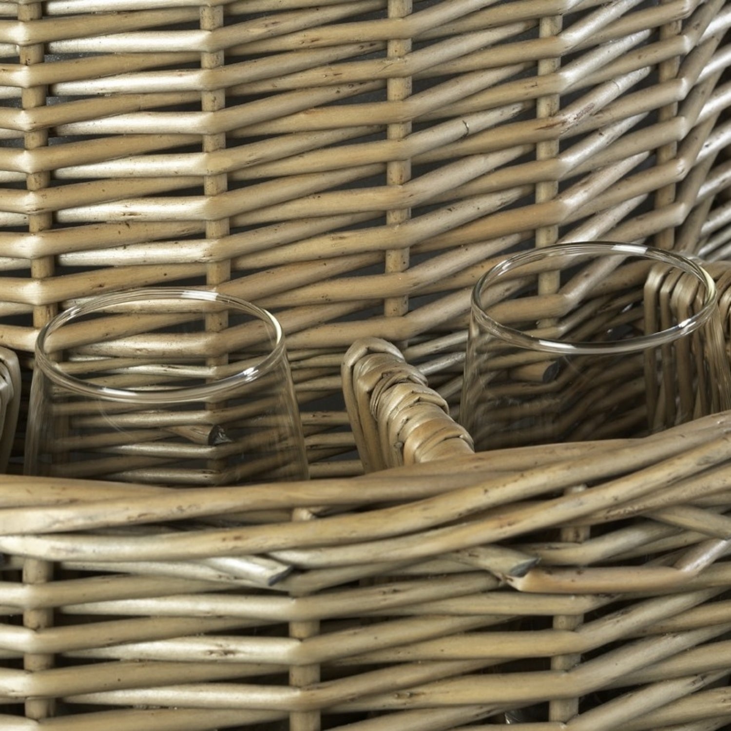 Chilled Drinks Picnic Wicker Basket With 12 Glasses