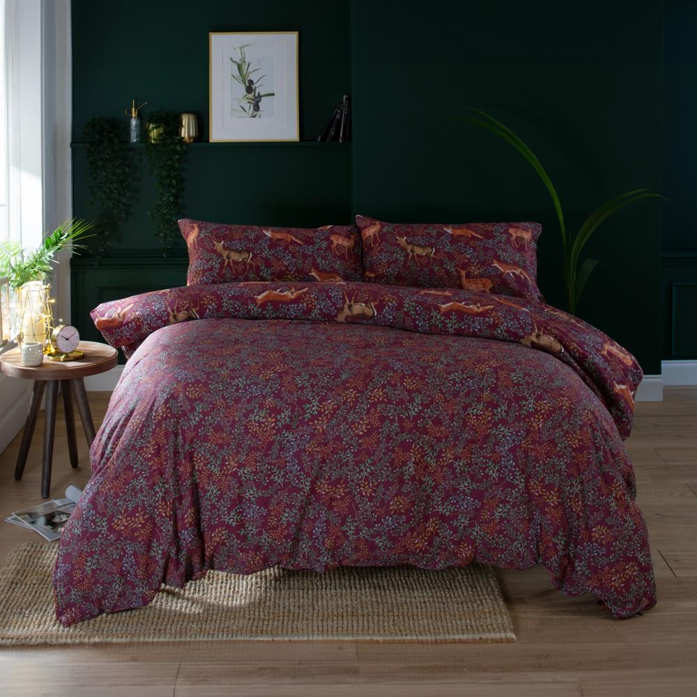 Fox And Deer Mulberry 200 Thread Count Cotton Rich Reversible Duvet Cover Set | Double | Burgundy