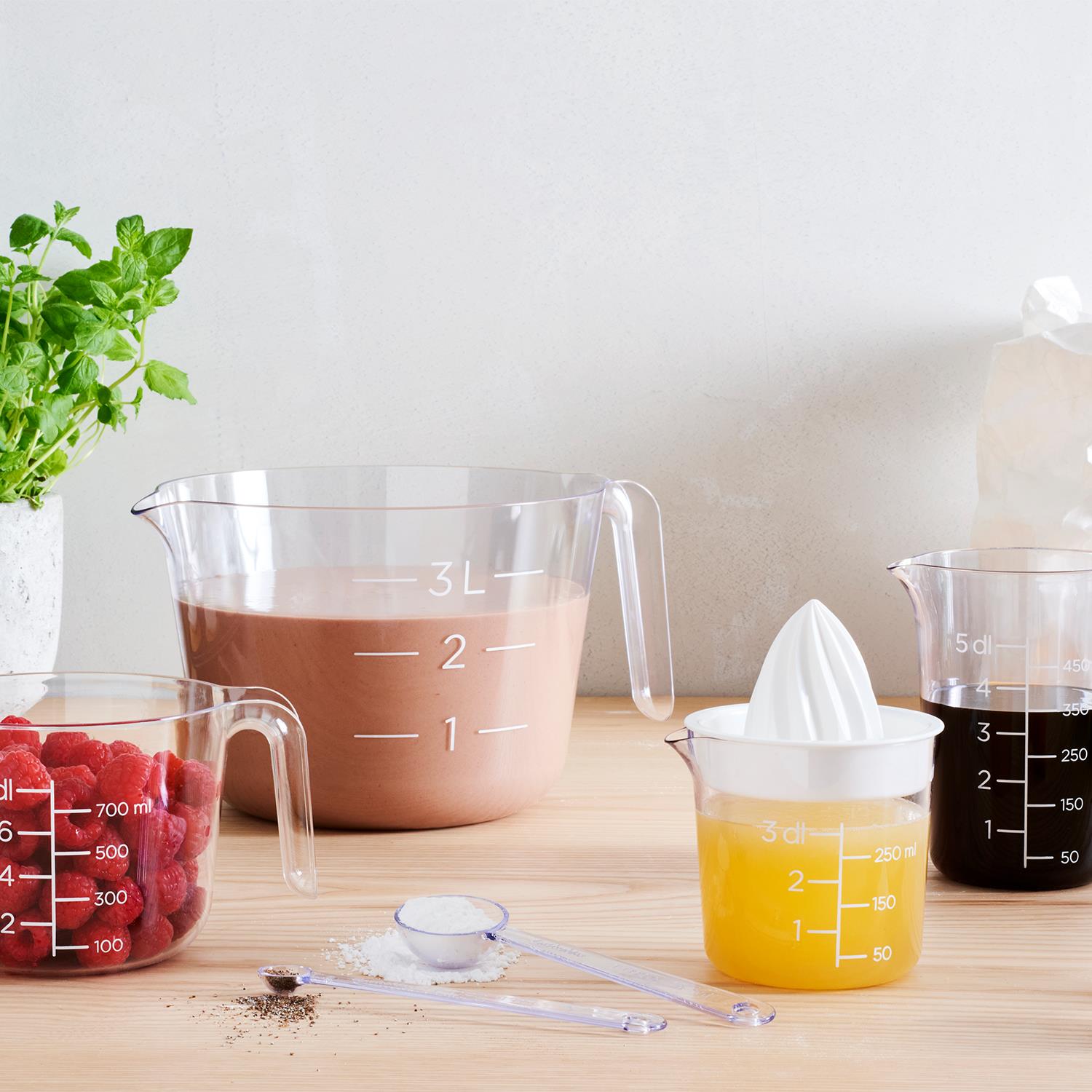 Clear Transparent Food Mixing Bowl With An Easy-to-pour Spout 0.8 L