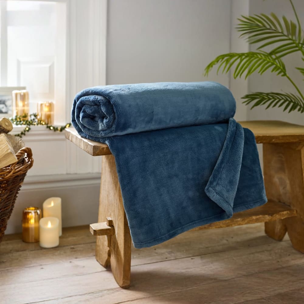 Coco Touch Flannel Throw – Luxury 140x180cm Ultra Soft Blanket | 140cm x 180cm | Navy Blue