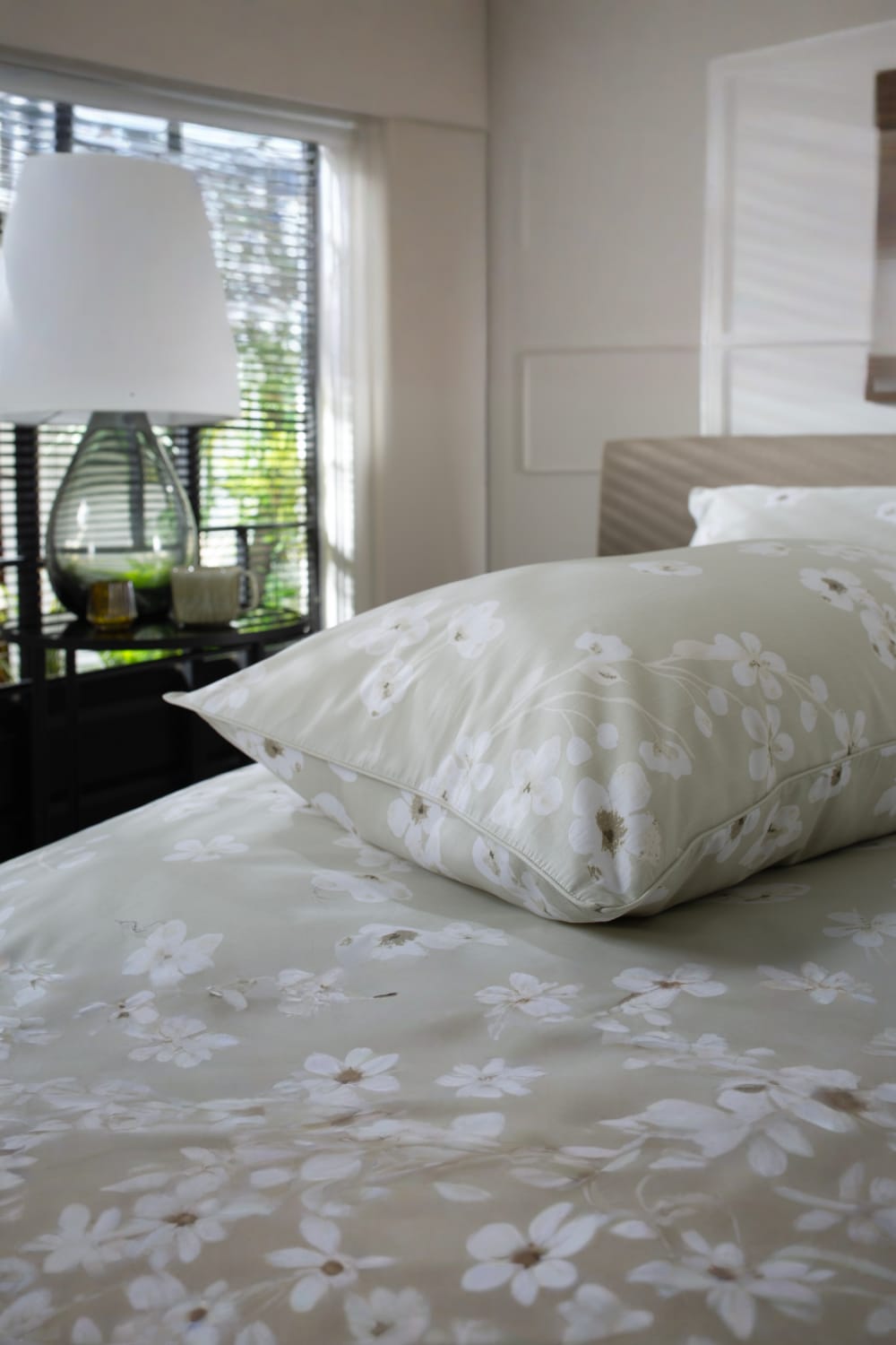 Petite Fleure 100% Cotton Duvet Cover Set – Floral Blossom Print Bedding With Piped Edges | Single | Natural