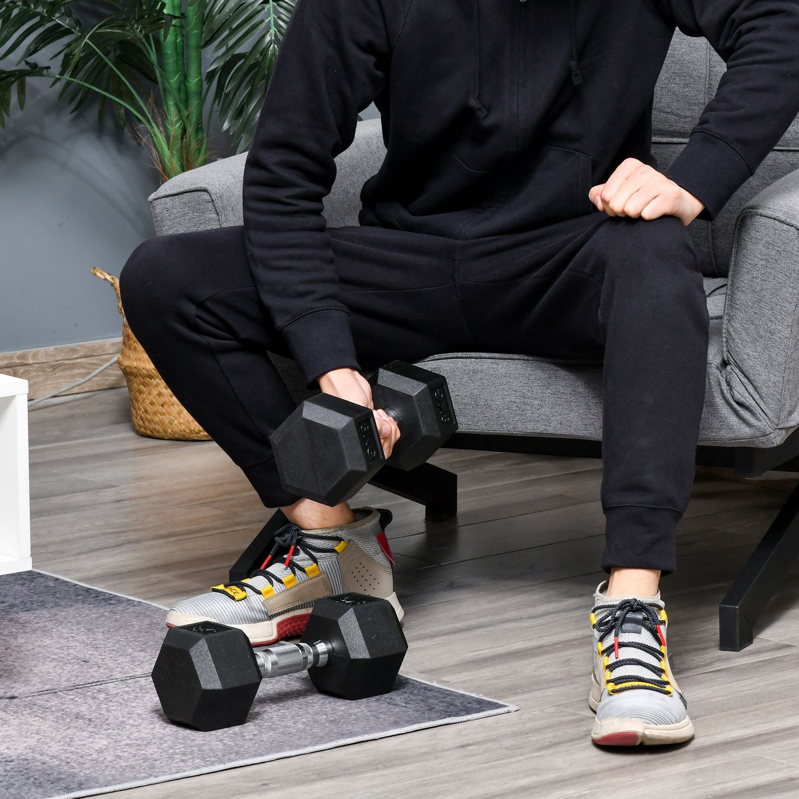 2x8kg Rubber Hex Dumbbells For Home Gym | Black
