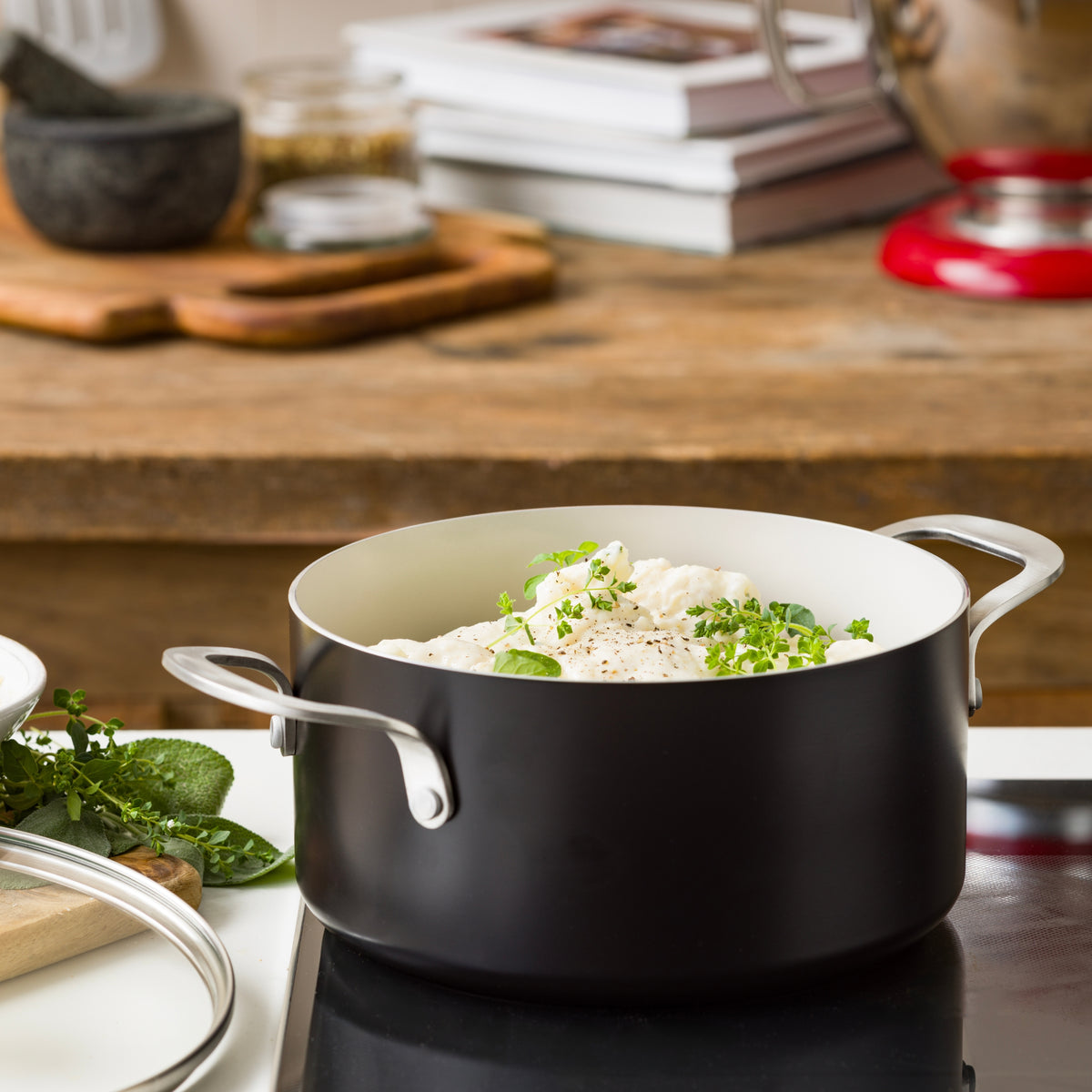 KitchenAid Cookware Coloured Aluminium Casserole With Lid, Pfas-free