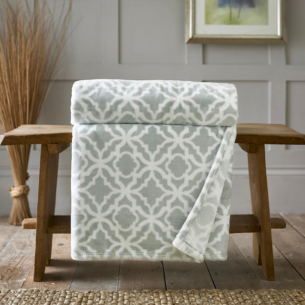 Dovedale Luxury Supersoft Plush Throw | 150cm x 180cm | Gray
