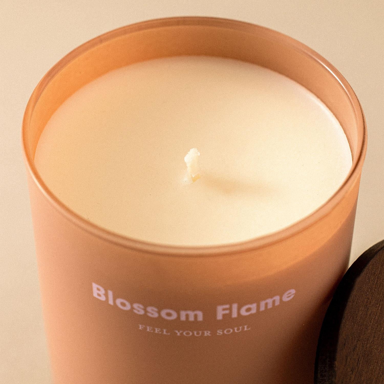 Scented Candle 50h Fruity Raspberry & Black Vanilla Essentials Collection