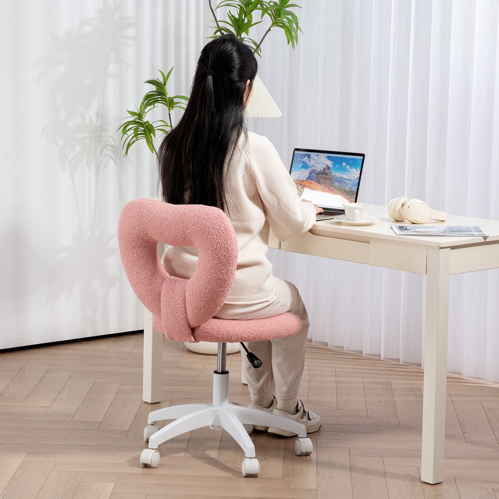 Armless Heart Vanity Chair | Pink
