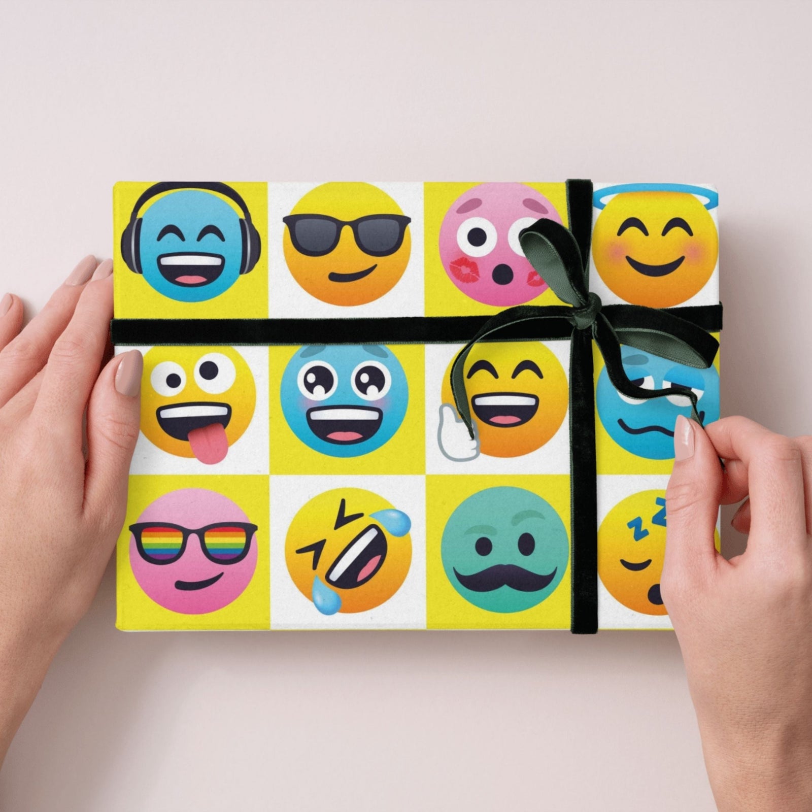 Emoji 2 Sheets & 2 Tags Wrapping Paper