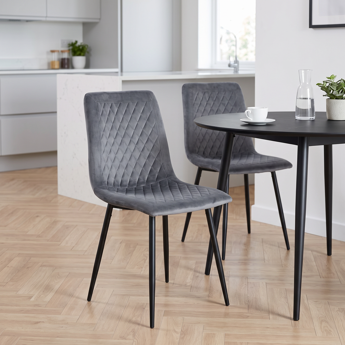 Breeins Set Of 4 Velvet Upholstered Diamond-quilted Dining Chair