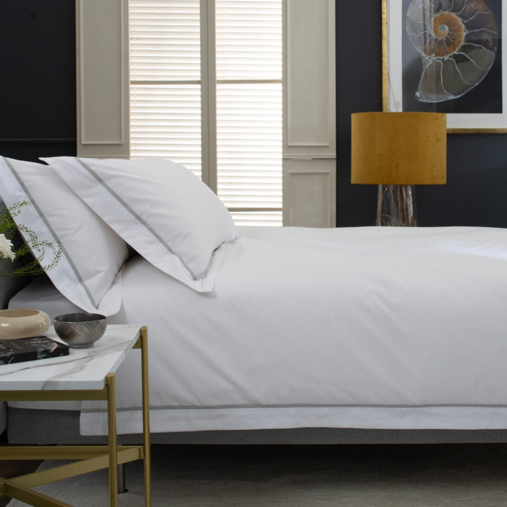 Hampstead Duvet Cover Set – 200 Thread Count 100% Cotton With Oxford Pillowcases & Inserted Ribbon | King | Silver