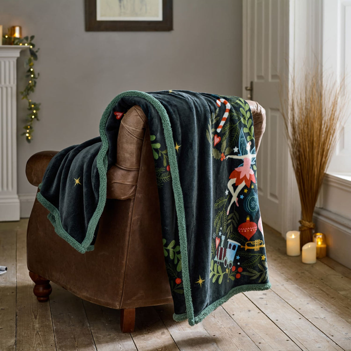 Traditional Tree Sherpa Fleece Throw – Christmas Printed Blanket | 130cm x 170cm | Airforce Blue