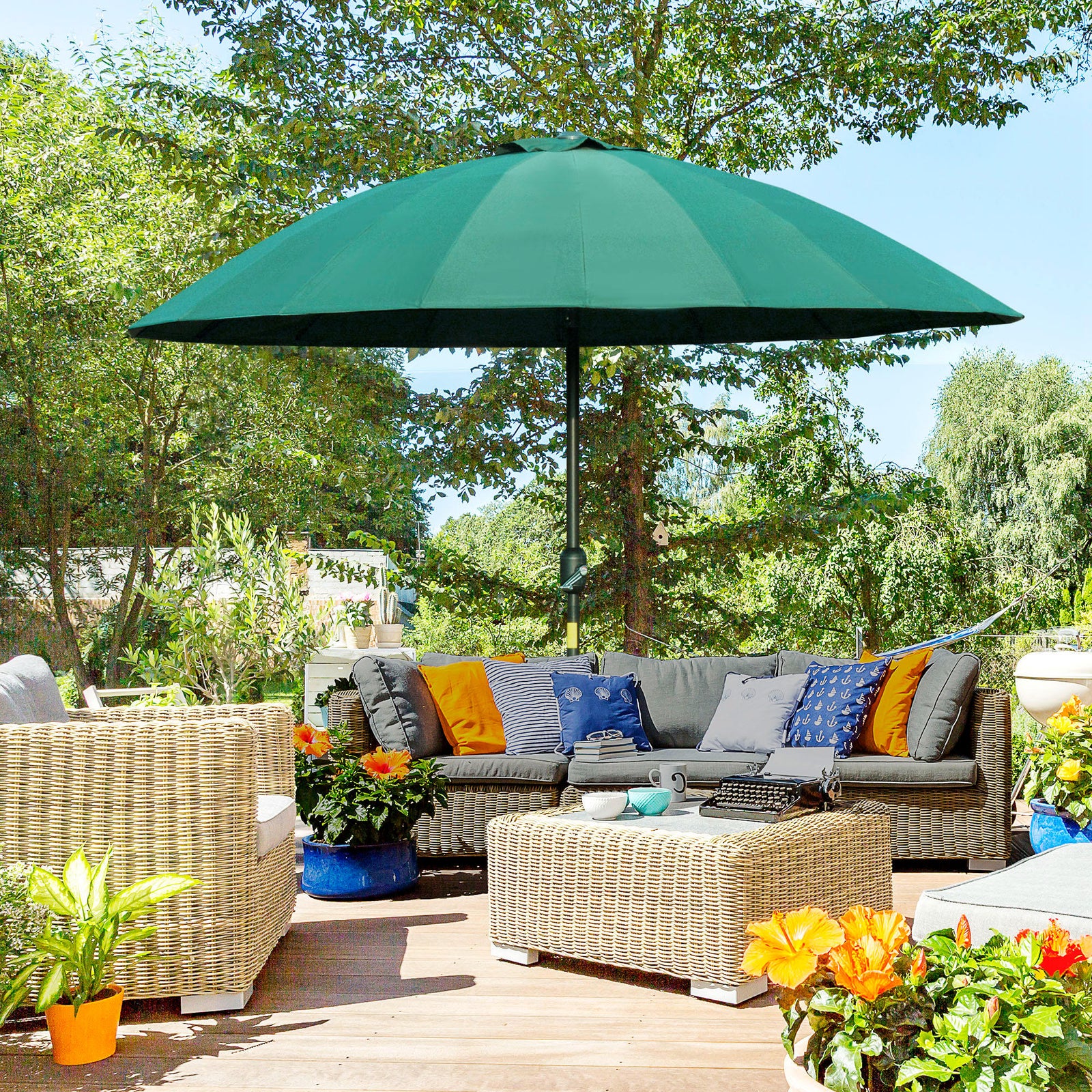 2.5m Curved Parasol With Metal Pole | Green
