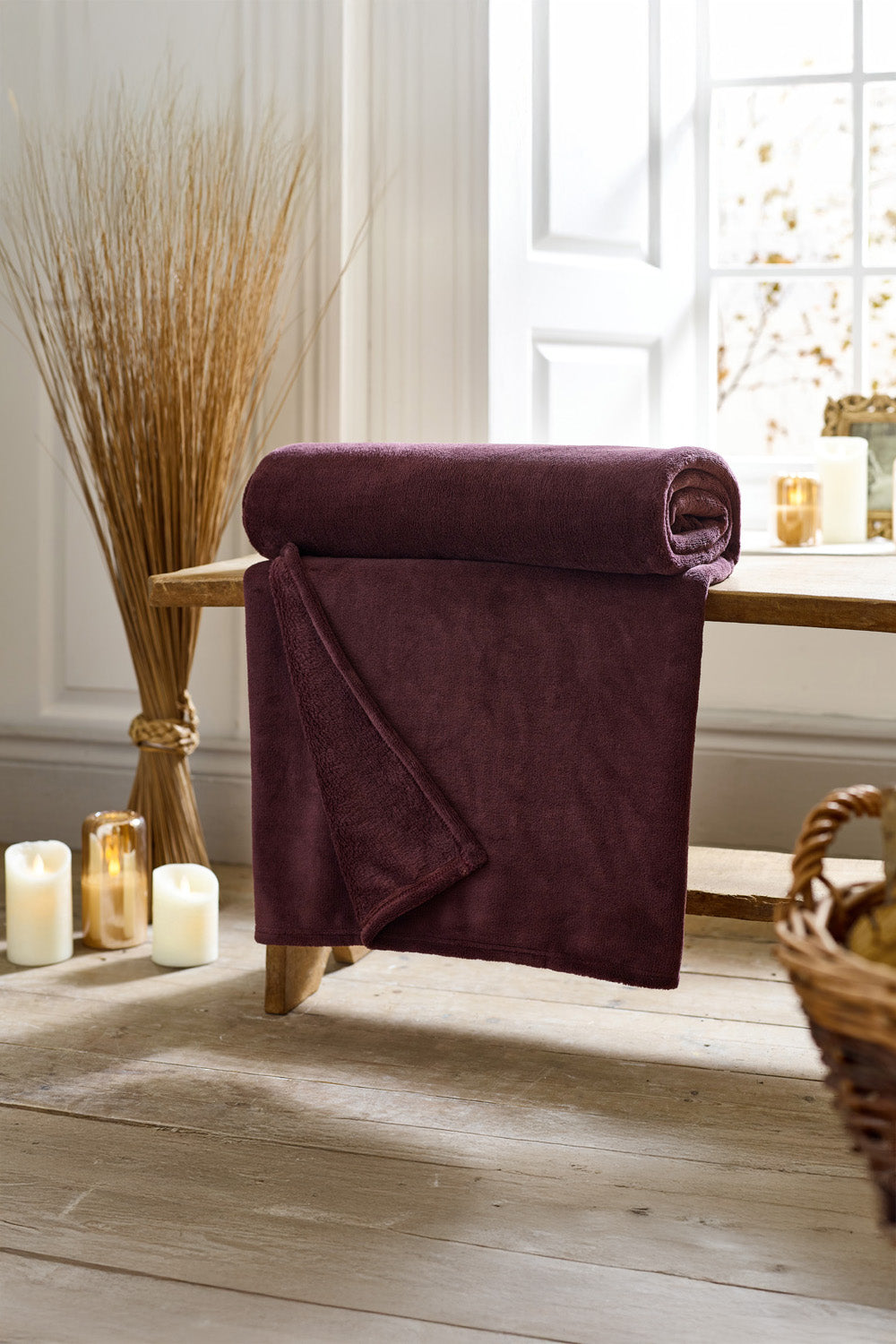 Snuggle Touch Solid Colour Fleece Throw – 140x180cm – Super Soft Plain Blanket | 140cm x 180cm | Purple
