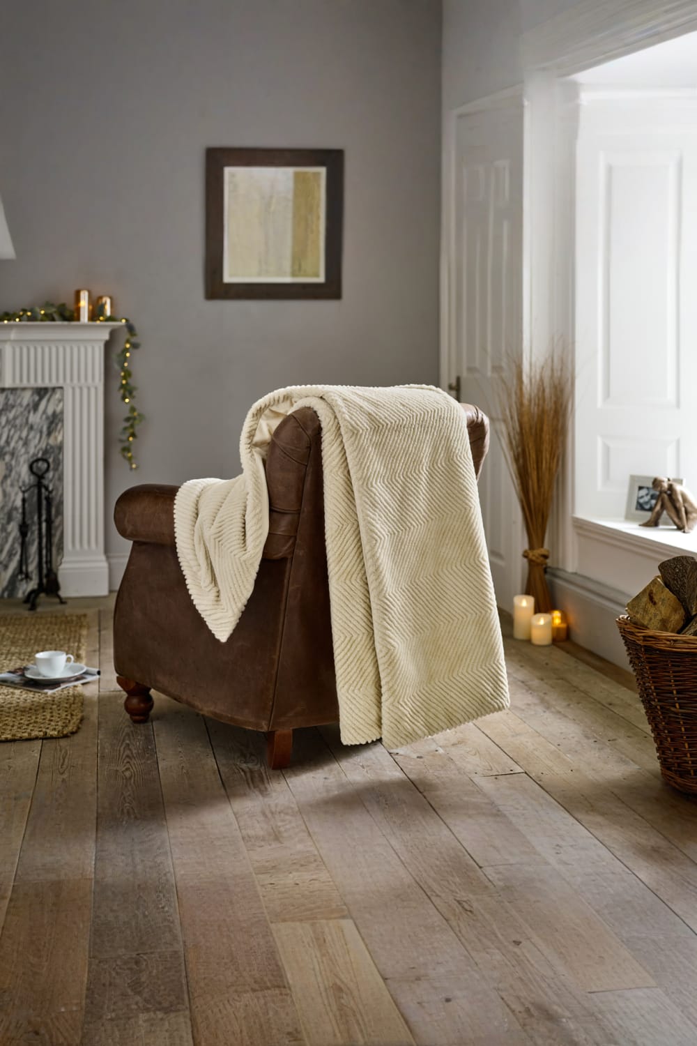 Burghley Extra Soft Faux Fur Throw 130x170cm – Chevron Pattern Decorative Blanket | 130cm x 170cm | Cream