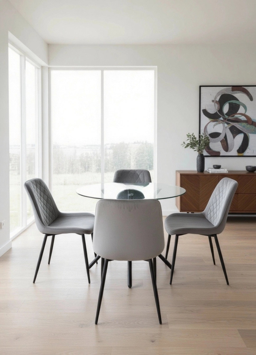 Stylish New York Dining Table Set With 4 Amelia Velvet Chairs | Grey