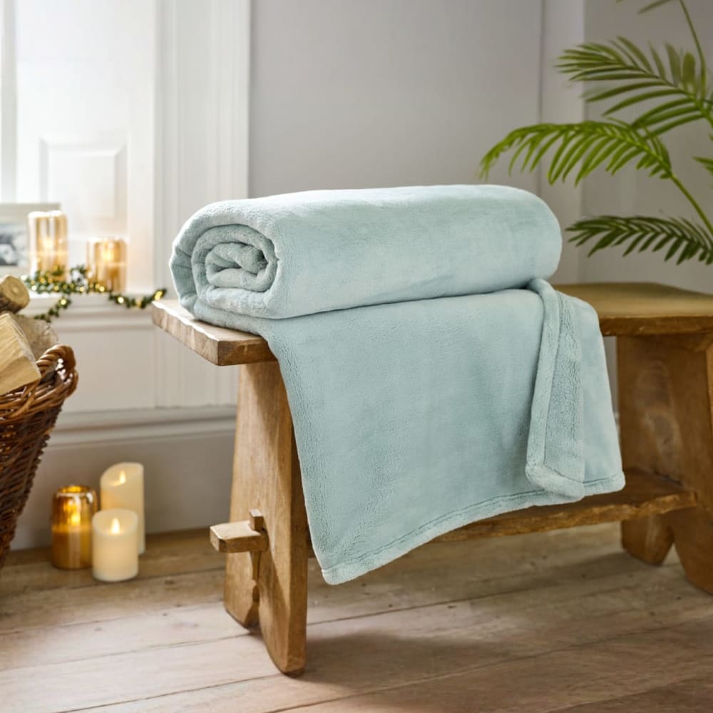 Coco Touch Flannel Throw – Luxury 140x180cm Ultra Soft Blanket | 140cm x 180cm | Sky Blue