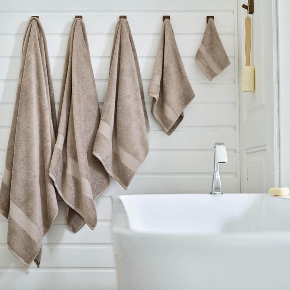 Egyptian Embrace Towels – 550gsm Egyptian Cotton, Fluffy Soft & Highly Absorbent | Bath Towel | Brown