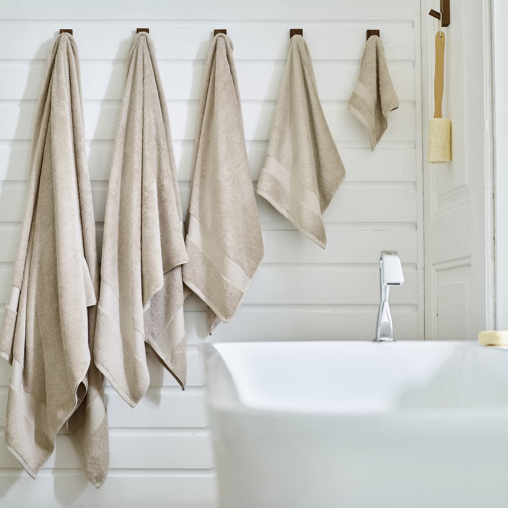 Egyptian Embrace Towels – 550gsm Egyptian Cotton, Fluffy Soft & Highly Absorbent | Hand Towel Pair | Light Brown
