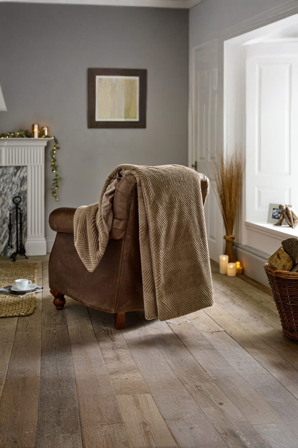 Burghley Extra Soft Faux Fur Throw 130x170cm – Chevron Pattern Decorative Blanket | 130cm x 170cm | Fawn