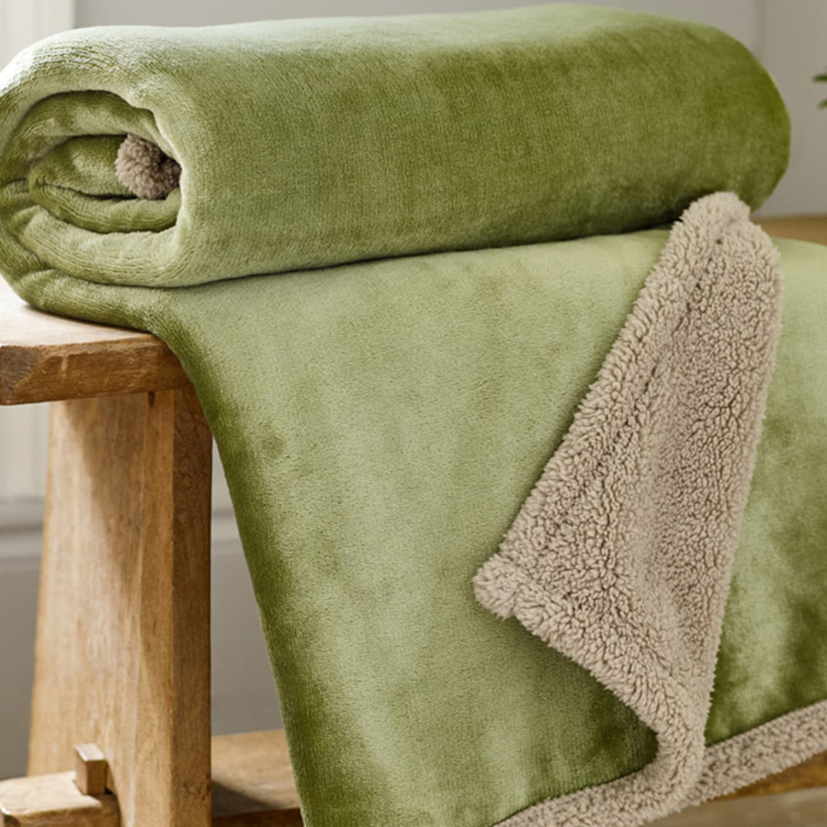 Hazelwood Sherpa Fleece Throw - 150cm x 200cm | 150cm x 200cm | Green