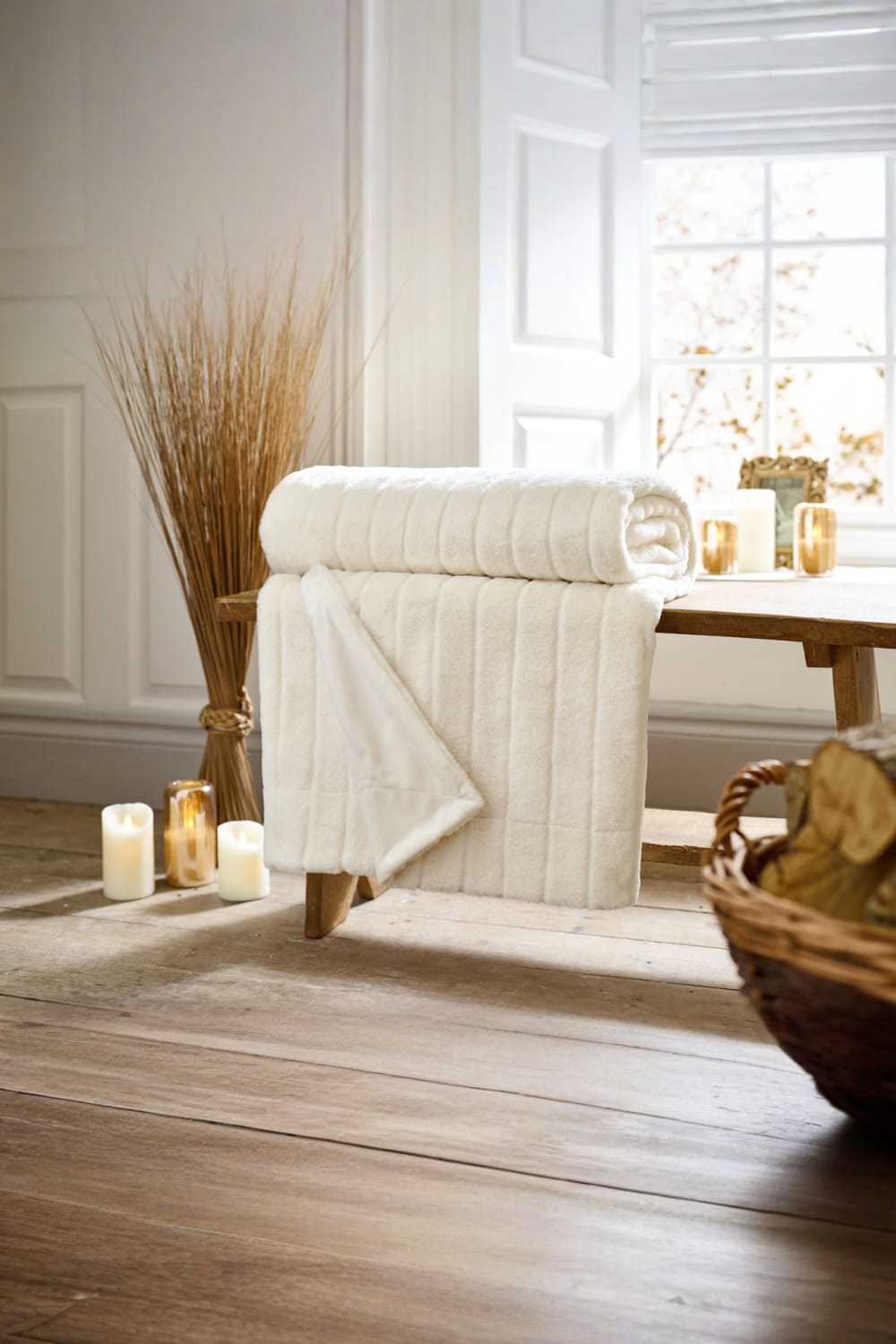 Hockley Large Soft Throw – Quilted 150x200cm Warm Modern Blanket | 150cm x 200cm | Cream