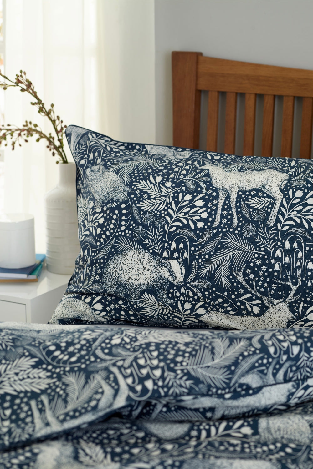 Woodland Folk Printed Cotton Rich Duvet Cover Set - Soft & Breathable Forest Bedding | Super King | Navy Blue