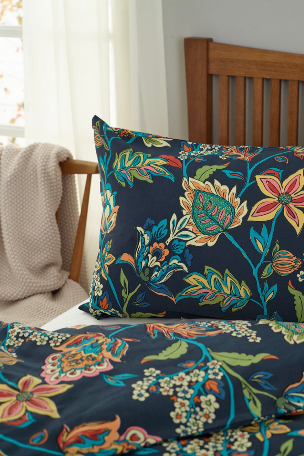 Jamboree Trail Easycare Duvet Cover Set – 200tc Cotton Rich Floral Bedding | Double | Navy Blue