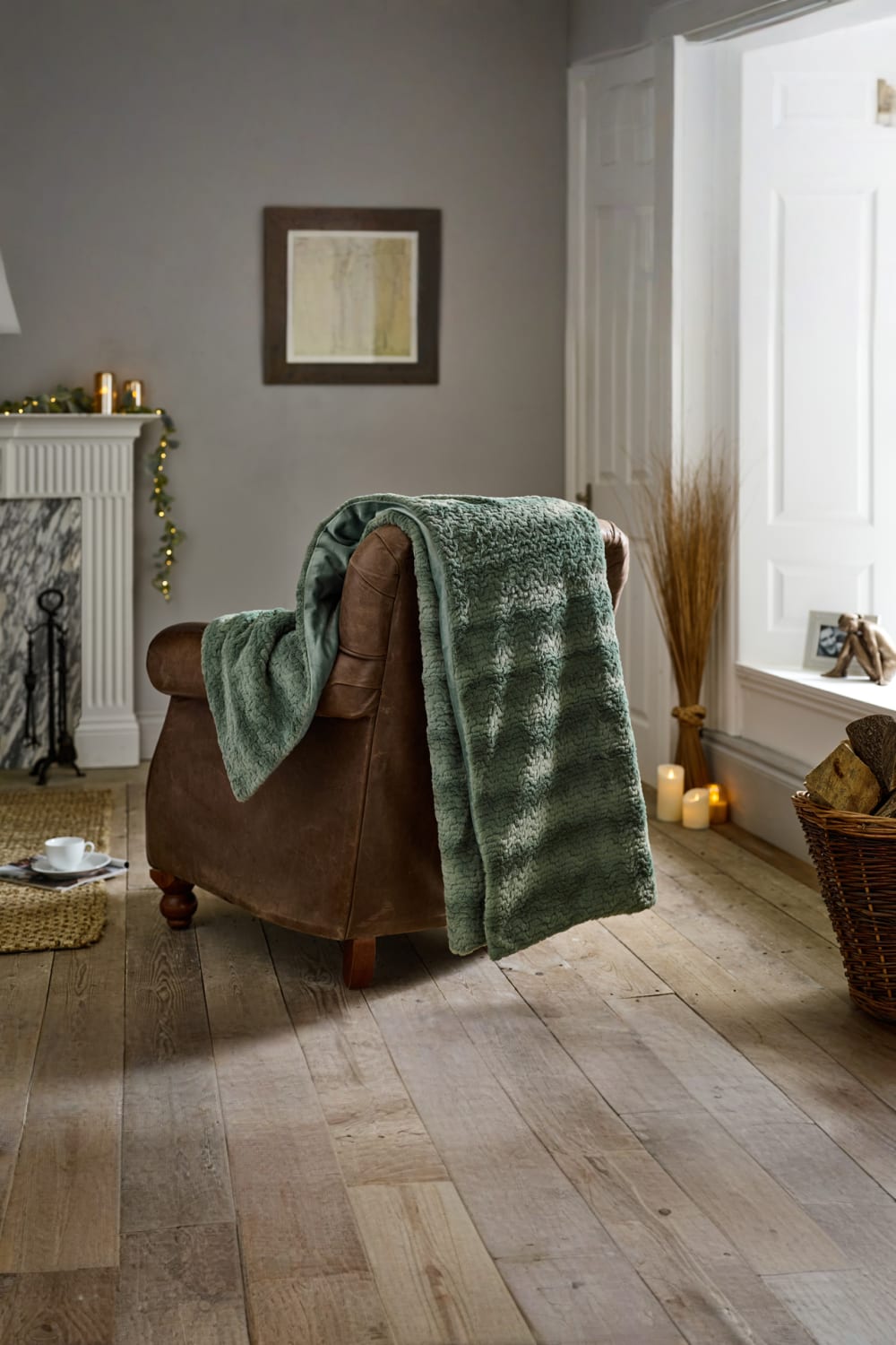 Ashridge Soft Faux Fur Throw 130x170cm – Elegant Textured Blanket | 130cm x 170cm | Green