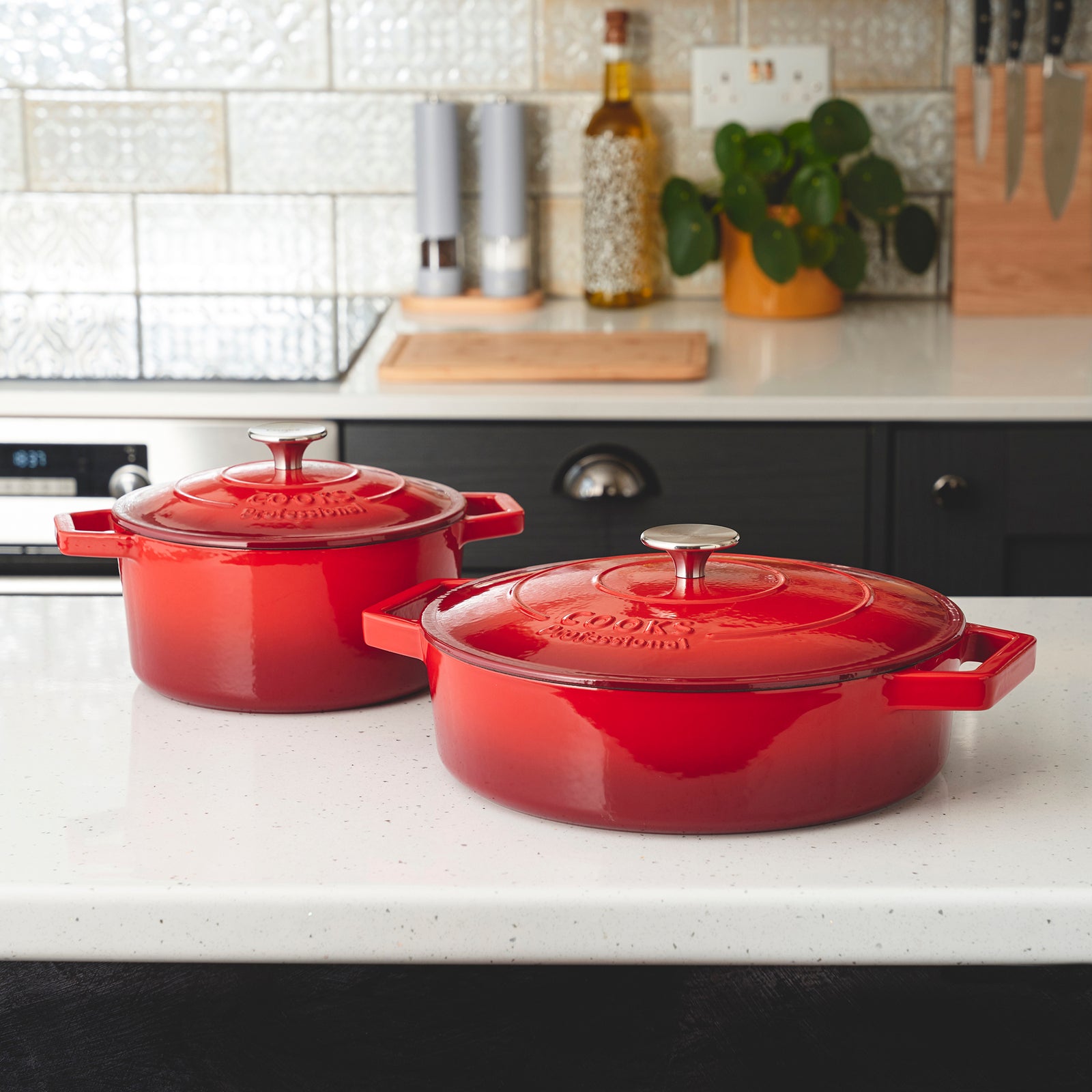 Cast Iron Casserole Set Of 2 20cm & 28cm / 2.8l & 4.3l Dishes Oven Proof Enamelled Cast Iron Pans With Lids | Red