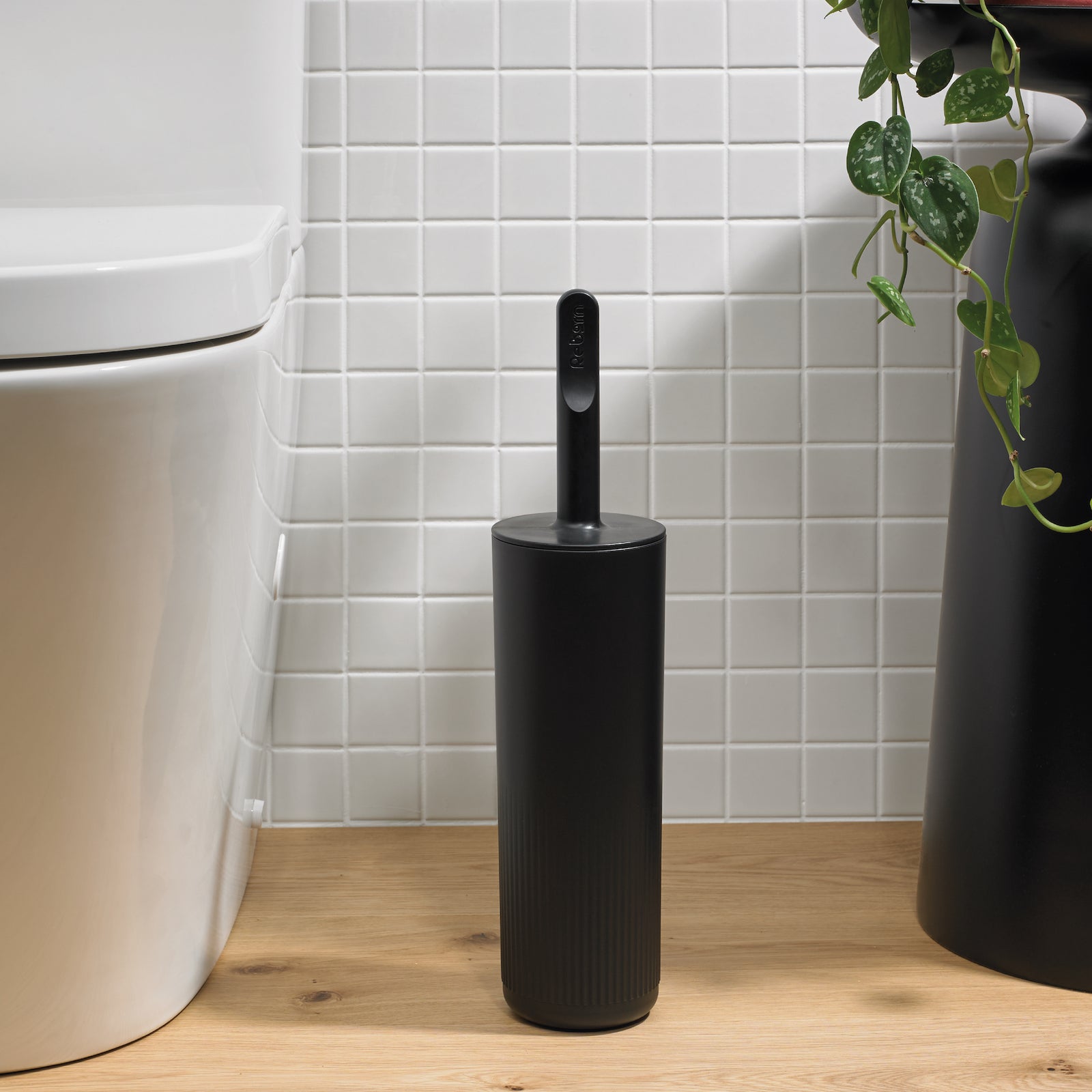 Recycled Toilet Brush - Replaceable head that is screwed in - Closed fit storage cover - Made in the UK | Graphite Black