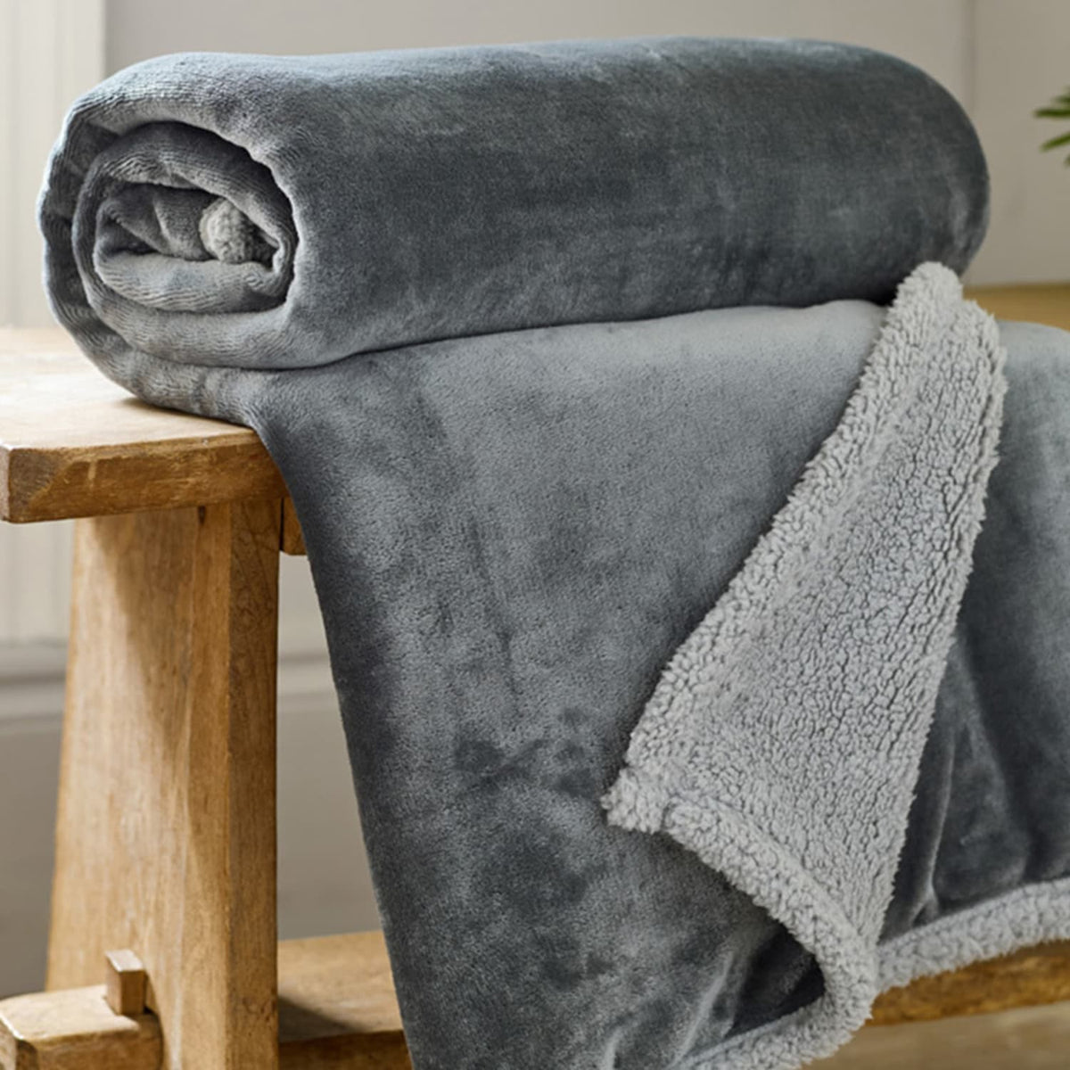 Hazelwood Sherpa Fleece Throw - 150cm x 200cm | 150cm x 200cm | Silver