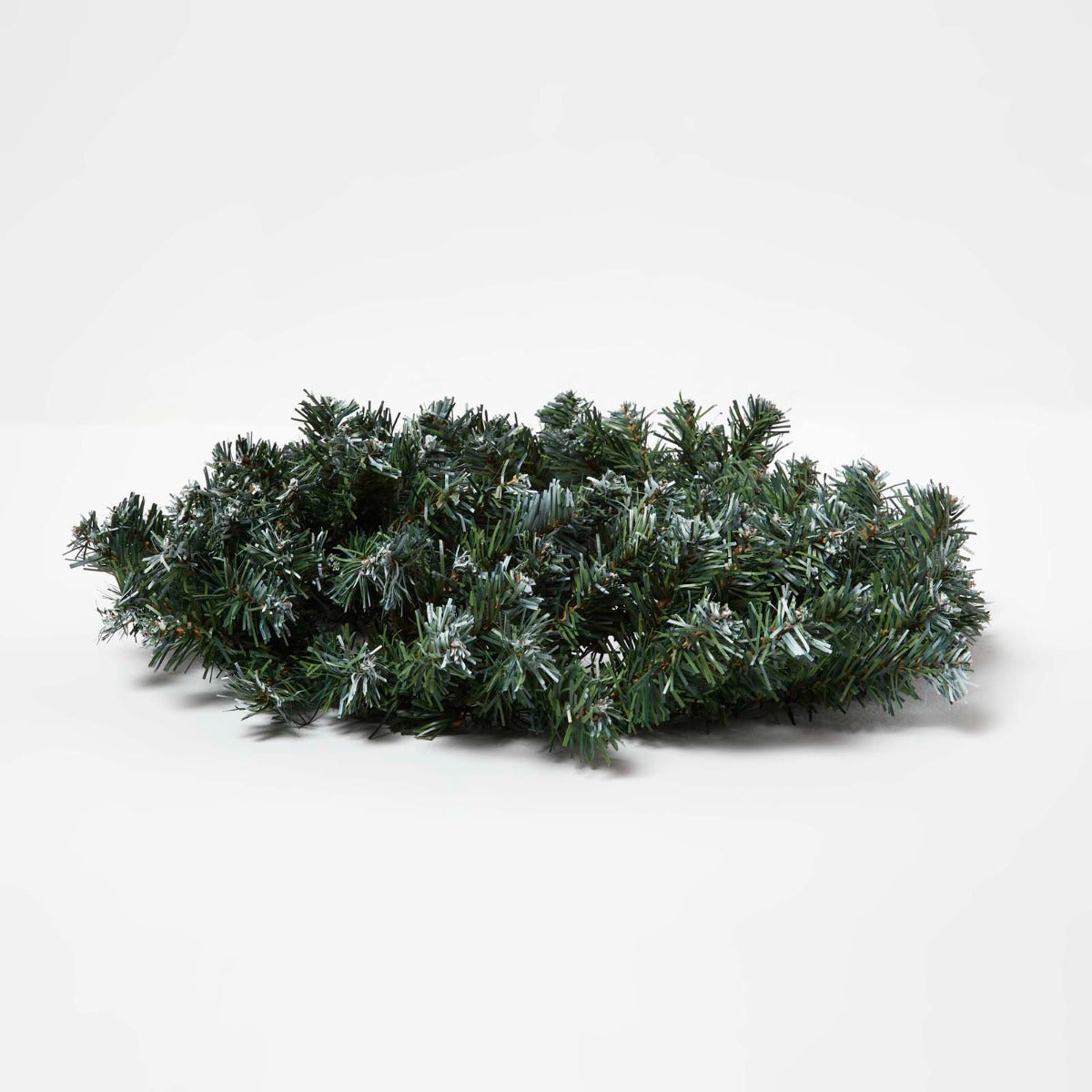 HOMESCAPES Green Snow Dusted Christmas Wreath, 18 Inches