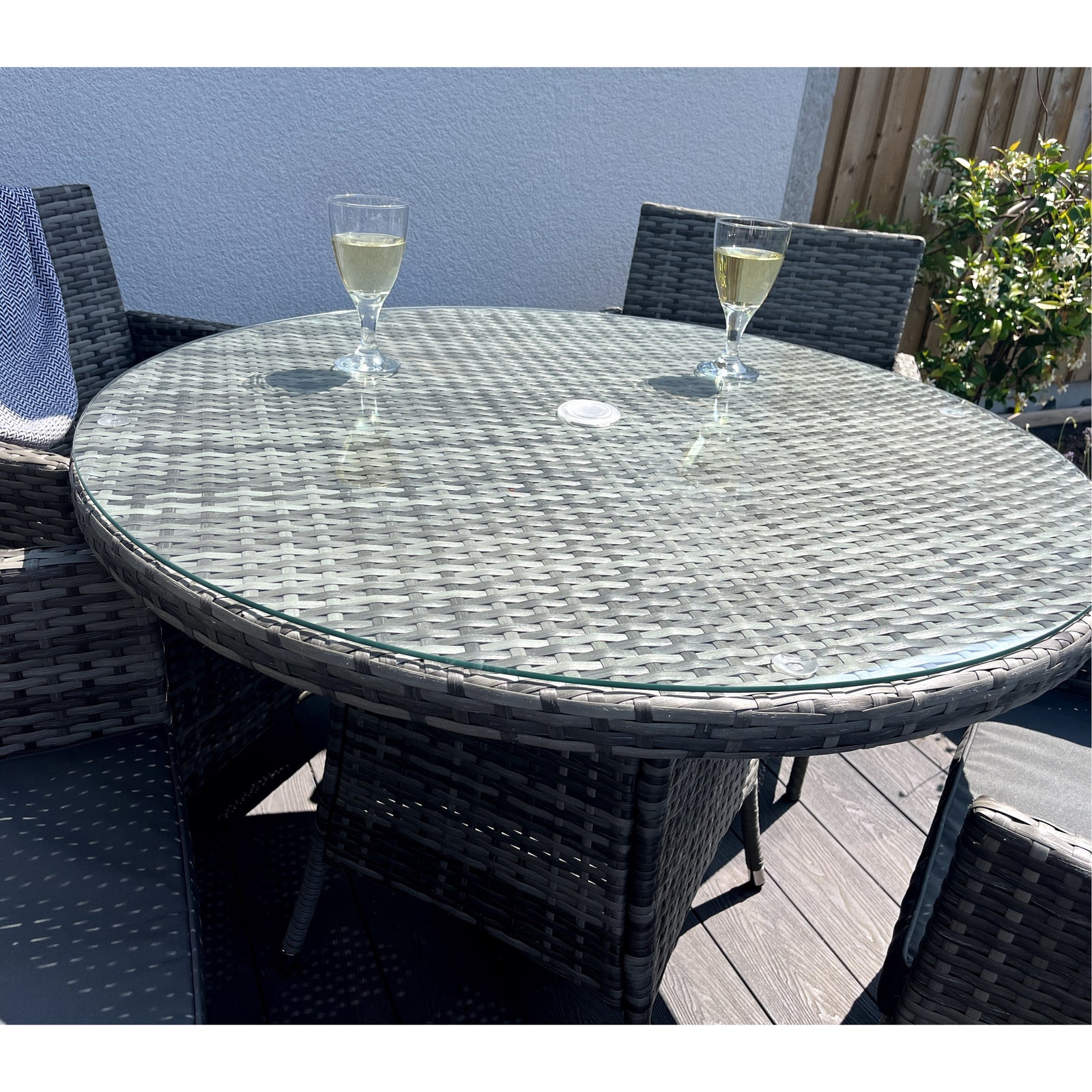 Amazon 5-piece Rattan Wicker Relaxed Garden Dining Set