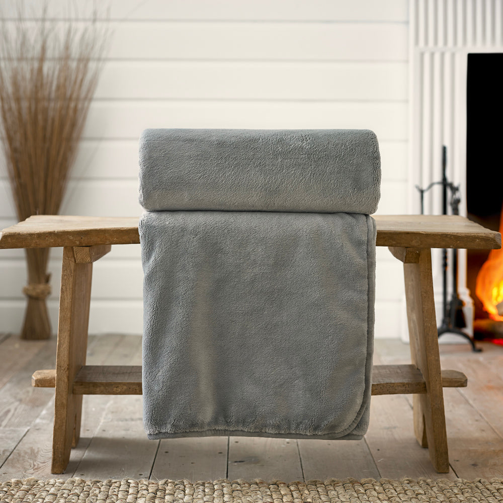Windsor Heavyweight Coco Plush Throw | 130cm x 180cm | Charcoal