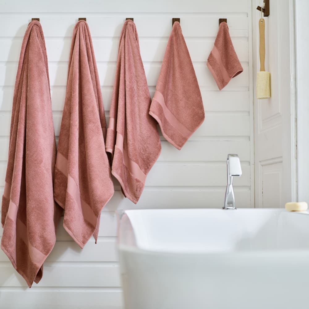 Egyptian Embrace Towels – 550gsm Egyptian Cotton, Fluffy Soft & Highly Absorbent | Face Cloth (x4) | Rose