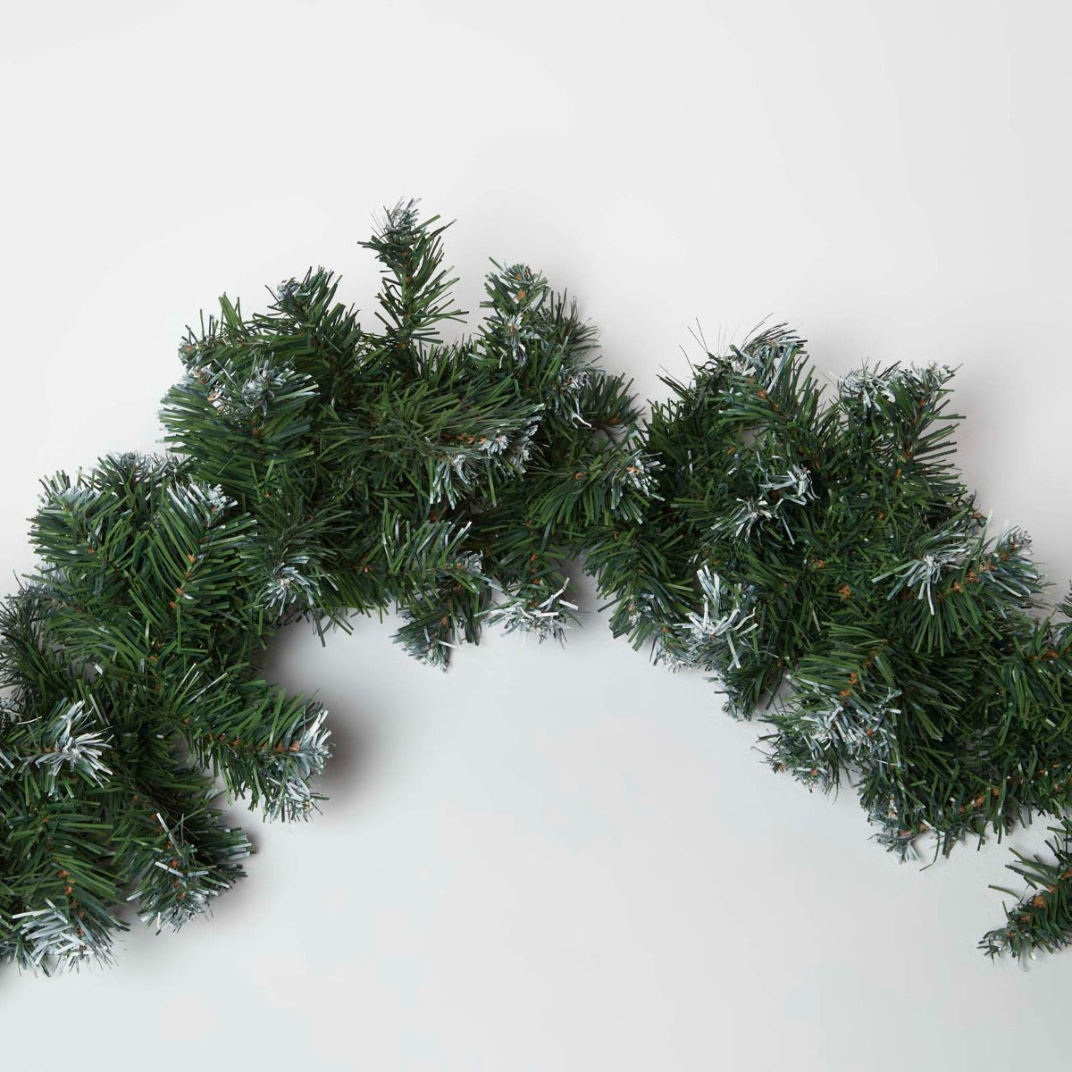 HOMESCAPES Green Snow Dusted Foliage Christmas Garland, 182 Cm