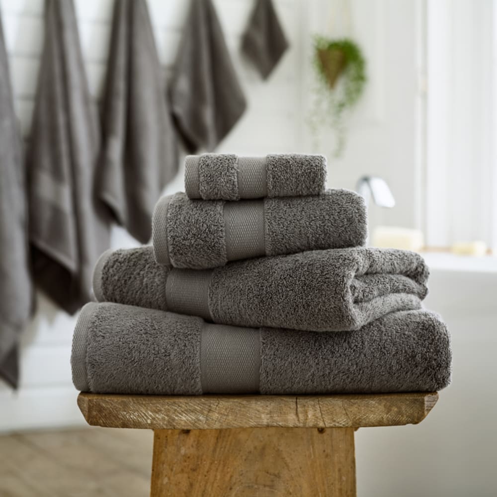 Egyptian Embrace Towels – 550gsm Egyptian Cotton, Fluffy Soft & Highly Absorbent | Face Cloth (x4) | Steel